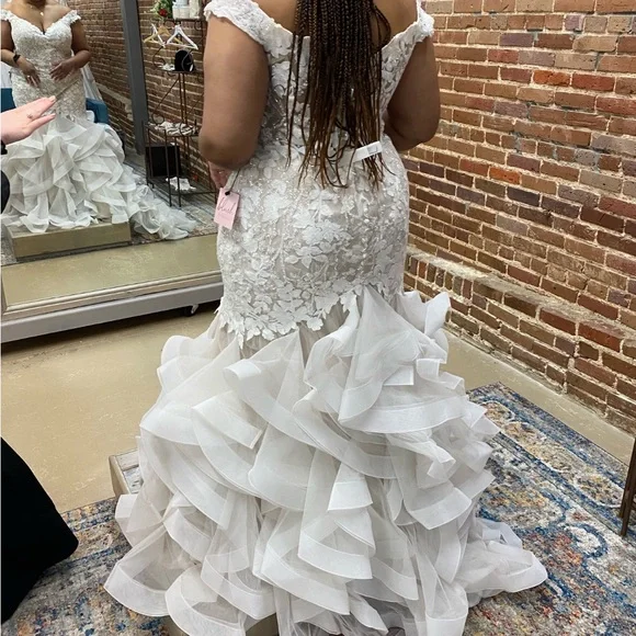 Allure Bridal Wedding Dress - Picture 3 of 4